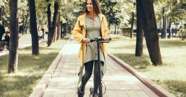 Stire din Social : Se modifică legislația privind trotinetele electrice! 16 ani, vârsta minimă de utilizare