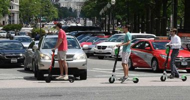 Posesorii de trotinete și biciclete electrice ar putea plăti polițe de asigurare
