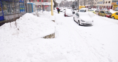 GALERIE FOTO / Trotuarele și aleile din Constanța, pline de zăpadă. Cine trebuie să le curețe - 4