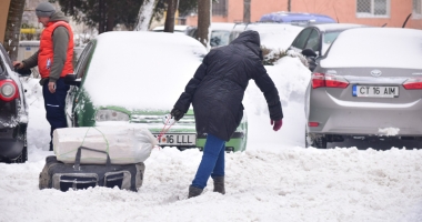 GALERIE FOTO / Trotuarele și aleile din Constanța, pline de zăpadă. Cine trebuie să le curețe - 7