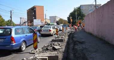 Stire din Social : Trotuarele din Constanța, refăcute