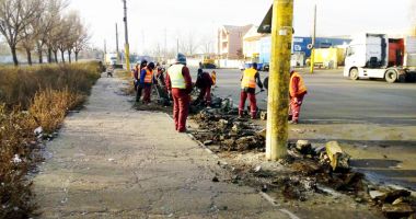 Stire din Social : Trotuarele de pe strada Cumpenei, refăcute