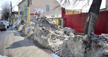 Trotuare "poleite" cu gheață. Cât de periculos este să mergi pe jos, prin Constanța - 3