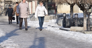 Trotuare "poleite" cu gheață. Cât de periculos este să mergi pe jos, prin Constanța - 4