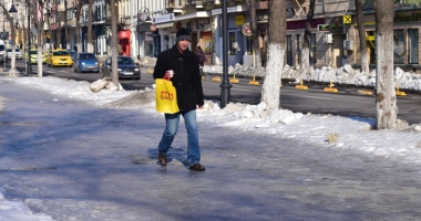 Trotuare "poleite" cu gheață. Cât de periculos este să mergi pe jos, prin Constanța - 2