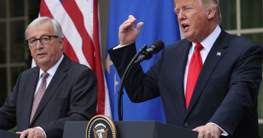 Stire din Actualitate : "Trump nu va suprataxa importurile de automobile europene"