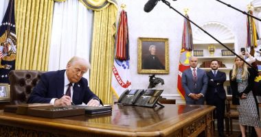 Stire din Actualitate : Trump a semnat decretul pentru declasificarea dosarului privind asasinarea lui John F. Kennedy