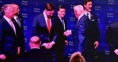 Stire din Actualitate : Gafă la Consiliul pentru Pace. Donald Trump l-a prezentat pe Nicușor Dan drept prim-ministrul României