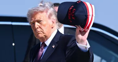 Stire din Actualitate : Trump spune că toți candidații săi pentru a-l înlocui pe Ali Khamenei sunt morți