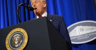 Stire din Actualitate : Donald Trump: „Este prea târziu pentru negocieri”. SUA și Israel continuă ofensiva împotriva Iran