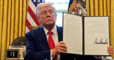 Stire din Actualitate : Trump a semnat un ordin ca să facă „dușurile Americii grozave din nou”