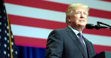 Stire din Actualitate : SUA: Trump vrea să interzică mecanismele care transformă armele semiautomate în arme automate
