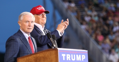 Stire din Actualitate : Trump regretă numirea pe care a făcut-o pentru funcția de ministru al justiției