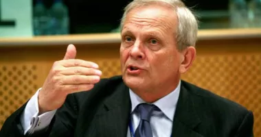Stire din Politică-Administrație : Theodor Stolojan se plânge de pensie: „Am de trei ori mai puțin decât un magistrat”