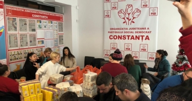 Stire din Politică-Administrație : Tinerii din PSD Constanța, daruri pentru nevoiași