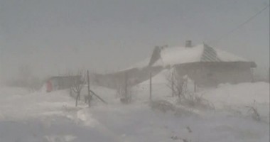 Peste 23.000 de locuitori din județului Buzău, izolați în nămeți de 8 zile - 2
