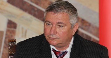 Stire din Politică-Administrație : Primarul din Hârșova, Tudor Nădrag, așteaptă să fie exclus din PDL