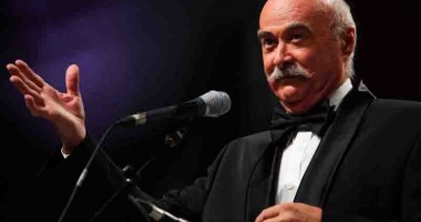 Stire din Cultură-Educație : "Hai să râdem că, dacă nu, ne-a luat dracu’"