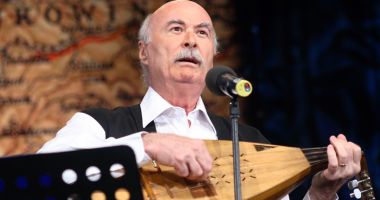 Stire din Cultură-Educație : Tudor Gheorghe cântă  cu casa închisă