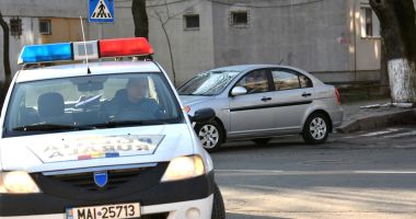 Tulceni atacați cu un baston metalic de un șofer fără permis