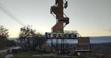 Stire din Actualitate : Tulcea: Primăria a inaugurat un semnal luminos la intrarea în municipiu