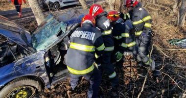 Stire din Eveniment : Tragedie la Tulcea! O femeie a murit şi trei persoane au fost rănite în urma unui accident rutier
