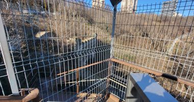 Stire din Economie : Sârmă ghimpată în loc de şantier în lucru! Tunelul Palas, suferinţă în tăcere