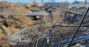 Sârmă ghimpată în loc de şantier în lucru! Tunelul Palas, suferinţă în tăcere - 4