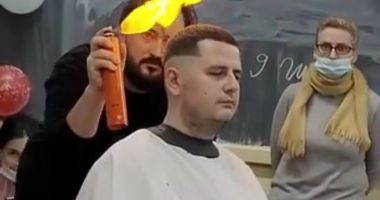 Stire din Cultură-Educație : VIDEO: Demonstrație de tunsoare cu flacăra la Liceul „I.N.Roman”