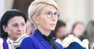 Stire din Politică-Administrație : Raluca Turcan critică bugetarii plătiţi de zeci de ori mai bine decât managerii de companii private