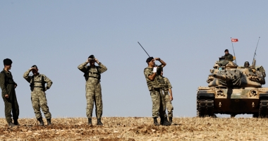 Stire din Actualitate : Turcia a bombardat nordul Siriei. Primele confruntări armate cu luptătorii kurzi