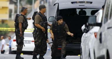 Stire din Actualitate : Turcia: Un militar ucis și 23 de persoane rănite, într-un atentat împotriva armatei în sud-estul țării