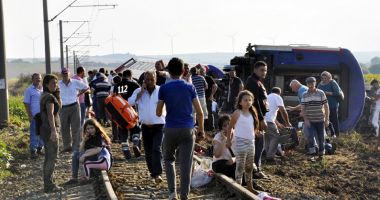 Stire din Actualitate : Turcia: Un tren a deraiat aproape de granița  cu Grecia. Bilanțul este tragic