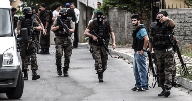 Stire din Actualitate : Turcia, zguduită de un nou atentat. Explozie puternică lângă un autobuz plin cu civili și militari