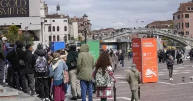 Stire din Actualitate : Taxă de intrare în Veneția! Turiștii de o zi, puși la plată din această vară