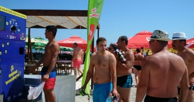 Stire din Social : Turiștii au învățat lecția: au dat dozele goale și au primit altele pline