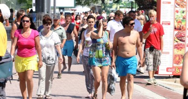 Turiștii moldoveni invadează litoralul românesc