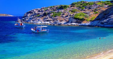 Stire din Economie : Turiştii români nevaccinaţi vor primi vouchere din partea hotelierilor greci