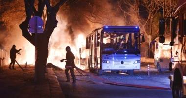 Stire din Actualitate : ATENTAT LA ANKARA, SOLDAT CU ZECI DE MORȚI. CINE ESTE RESPONSABIL