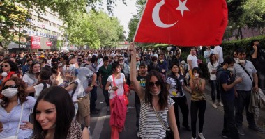 Stire din Actualitate : Mii de manifestanți denunță fraude la alegerile din Turcia