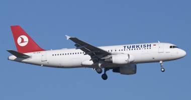 Stire din Actualitate : Turkish Airlines anulează peste 120 de zboruri pe aeroporturile din Istanbul din cauza ninsorilor