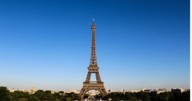 Turnul Eiffel este ruginit È™i trebuie reparat imediat