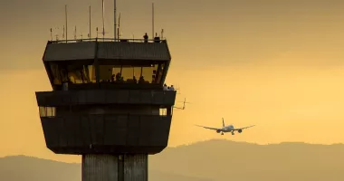 MApN ia în calcul preluarea dirijării traficului aerian