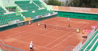 Stire din Sport : Turneul internațional  al veteranilor, în plină desfășurare, la TC Idu