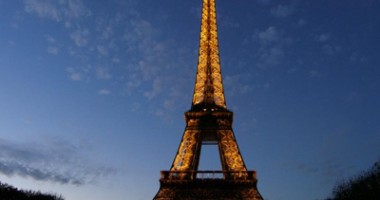Stire din Actualitate : Turnul Eiffel a fost EVACUAT în totalitate, din cauza unei ALERTE cu BOMBĂ