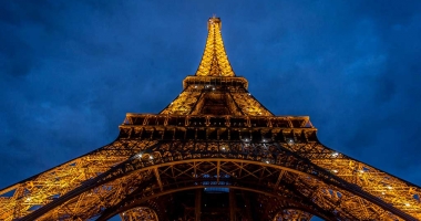 Parisul stinge luminile de pe Turnul Eiffel, ca gest de solidaritate cu orașul sirian Alep
