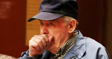 Stire din Sănătate : Cum scăpăm de tuse? Cu medicamente sau tratamente naturiste?