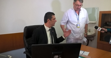 Stire din Social : Intrarea în policlinica Spitalului Județean Constanța,  complet refăcută