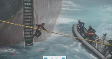 O navă taiwaneză s-a rupt în două - 3