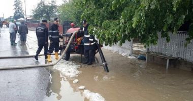 GALERIE FOTO / Fenomene extreme! Ploile torențiale au făcut ravagii în România - 3